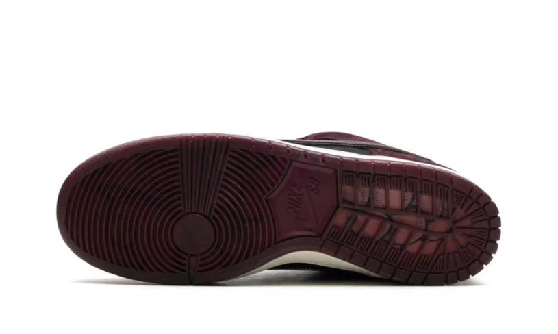 SB Dunk Low 'Riot Skateshop'